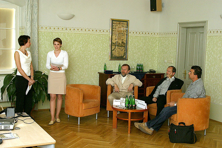 Setkání kanadských studentů a vyučujících se starostou města a zástupci městských organizací, Hotel U města Vídně, 2. května 2005, foto: © Lubor Mrázek