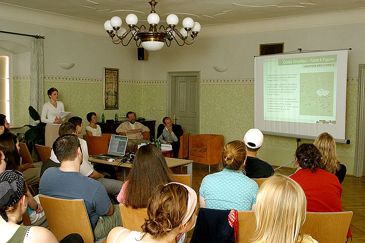 Setkání kanadských studentů a vyučujících se starostou města a zástupci městských organizací, Hotel U města Vídně, 2. května 2005, foto: © Lubor Mrázek