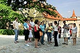 Kanadští studenti a vyučující během prohlídky města Český Krumlov, 2. května 2005, foto: © Lubor Mrázek 