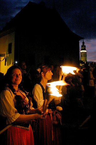 Slavnosti pětilisté růže 2005, 17. června 2005 - ohňový průvod, foto: © Lubor Mrázek