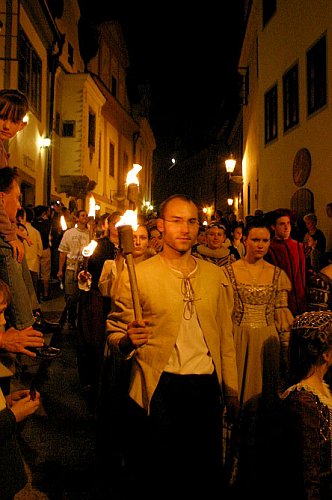 Slavnosti pětilisté růže 2005, 17. června 2005 - ohňový průvod, foto: © Lubor Mrázek