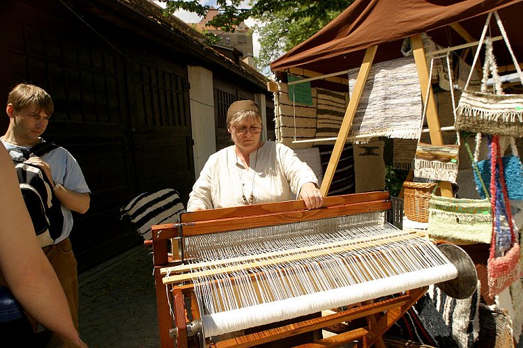 Slavnosti pětilisté růže 2005, 17. - 19. června 2005 - historický trh na I. zámeckém nádvoří, foto: © Lubor Mrázek