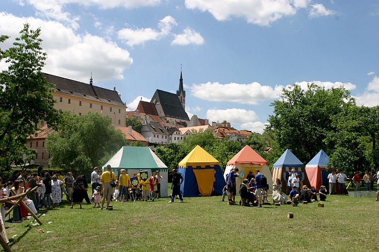 Slavnosti pětilisté růže 2005, 18. - 19. června 2005 - slavnosti v Pivovarské zahradě, foto: © Lubor Mrázek