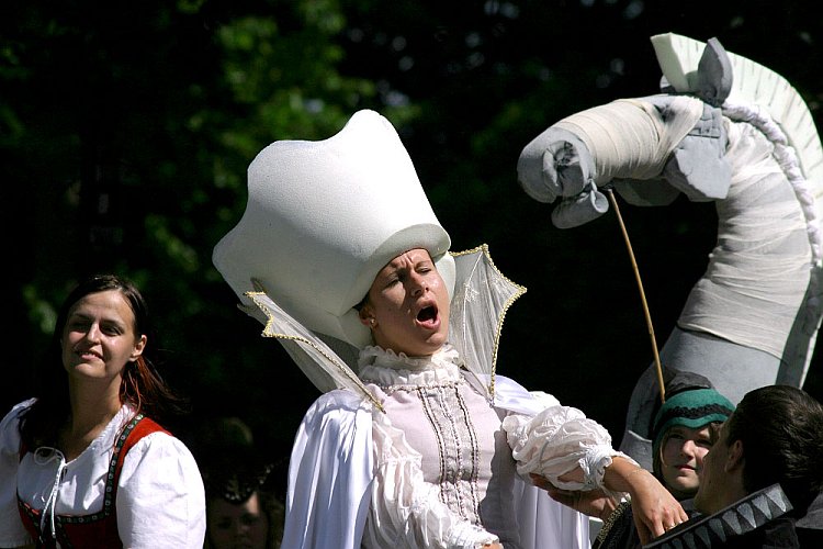 Slavnosti pětilisté růže 2005, 19. června 2005 - živé šachy, foto: © Lubor Mrázek