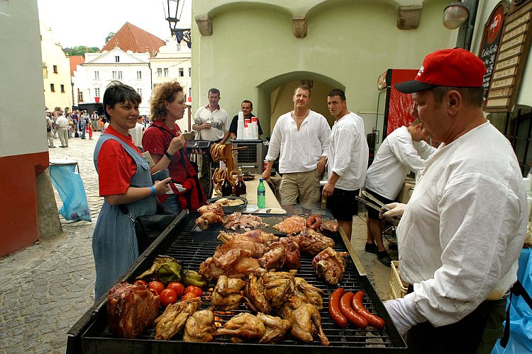 Slavnosti pětilisté růže 2005, 17. - 19. června 2005 - slavnosti v ulicích i na řece, foto: © Lubor Mrázek