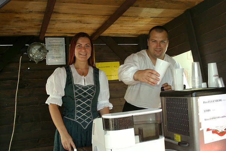 Slavnosti pětilisté růže 2005, 17. - 19. června 2005 - slavnosti v ulicích i na řece, foto: © Lubor Mrázek