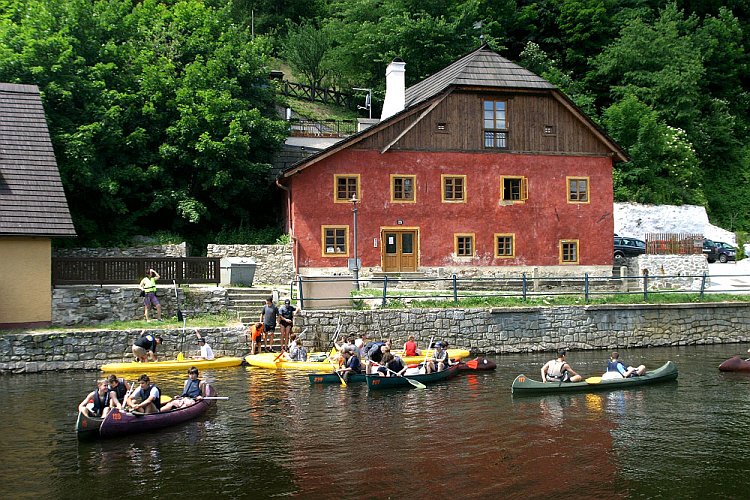 Slavnosti pětilisté růže 2005, 17. - 19. června 2005 - slavnosti v ulicích i na řece, foto: © Lubor Mrázek