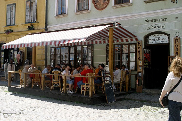 Slavnosti pětilisté růže 2005, 17. - 19. června 2005 - slavnosti v ulicích i na řece, foto: © Lubor Mrázek