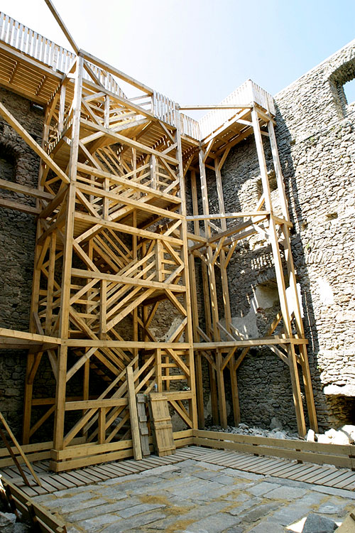 Vyhlídková plošina na hradu Vítkův Hrádek, 25. června 2005, foto: © Lubor Mrázek