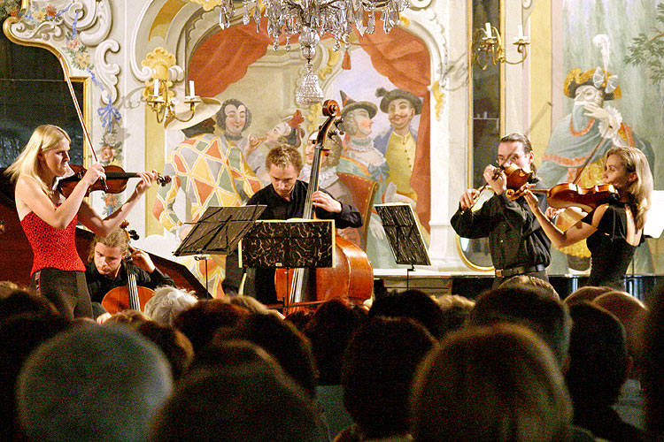 Gabriela Demeterová and Collegium of Gabriela Demeterová, 30th June 2005, Festival of Chamber Music Český Krumlov, photo: © Lubor Mrázek