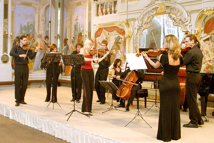 Gabriela Demeterová a Collegium Gabriely Demeterové, 30. června 2005, Festival komorní hudby Český Krumlov, foto: © Lubor Mrázek