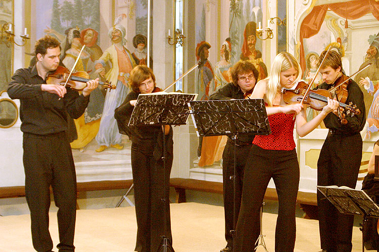 Gabriela Demeterová and Collegium of Gabriela Demeterová, 30th June 2005, Festival of Chamber Music Český Krumlov, photo: © Lubor Mrázek