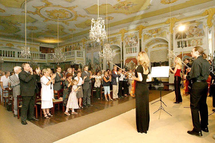 Gabriela Demeterová and Collegium of Gabriela Demeterová, 30th June 2005, Festival of Chamber Music Český Krumlov, photo: © Lubor Mrázek