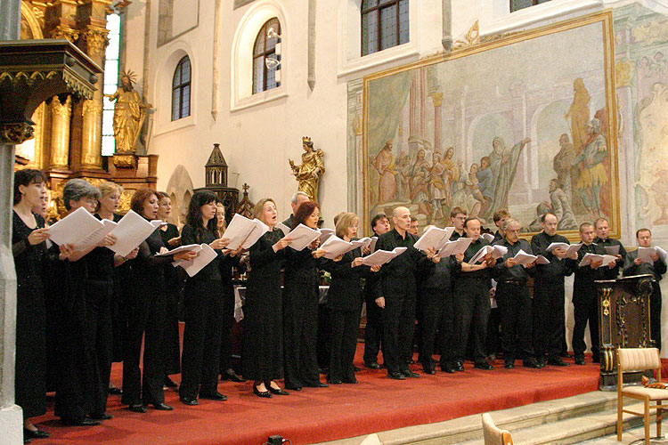 Jiří Stivín and Kühn´s Choir Prague, 2nd July 2005, Festival of Chamber Music Český Krumlov, photo: © Lubor Mrázek