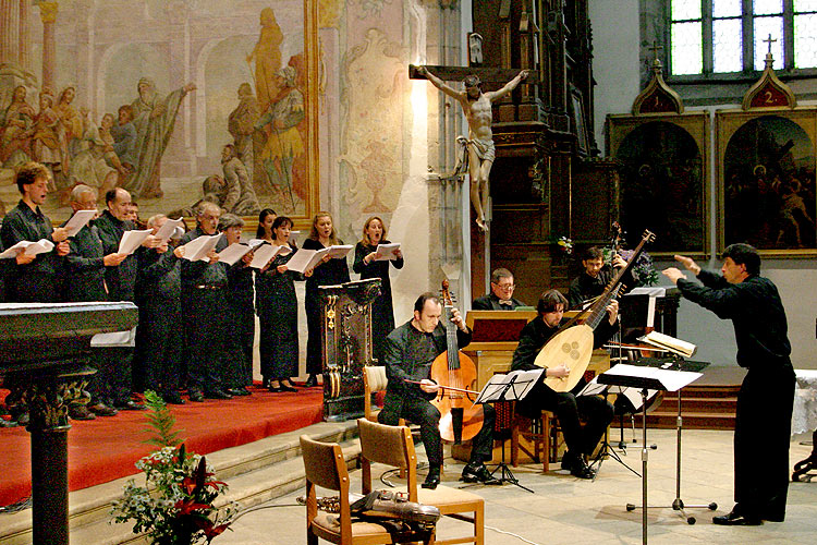 Jiří Stivín a Kühnův smíšený sbor, 2. července 2005, Festival komorní hudby Český Krumlov, foto: © Lubor Mrázek