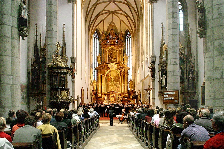 Jiří Stivín und Kühns gemischter Chor, 2. Juli 2005, Festival der Kammermusik Český Krumlov, Foto: © Lubor Mrázek