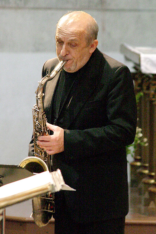 Jiří Stivín and Kühn´s Choir Prague, 2nd July 2005, Festival of Chamber Music Český Krumlov, photo: © Lubor Mrázek