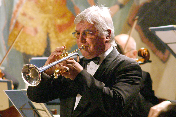 Miroslav Kejmar and String Orchestra of Český Krumlov, 5th July 2005, Festival of Chamber Music Český Krumlov, photo: © Lubor Mrázek