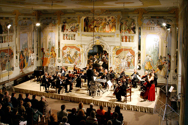 Miroslav Kejmar a Smyčcový orchestr Český Krumlov, 5. července 2005, Festival komorní hudby Český Krumlov, foto: © Lubor Mrázek