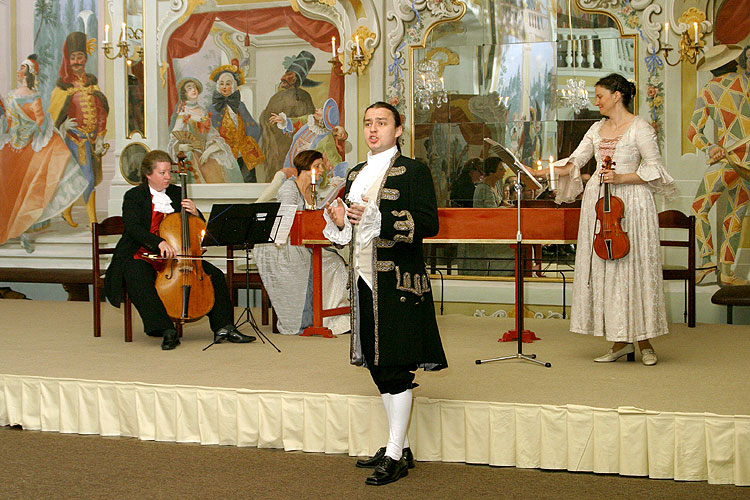 Baroque Night in the Český Krumlov Castle ®, 9th July 2005, Festival of Chamber Music Český Krumlov, photo: © Lubor Mrázek