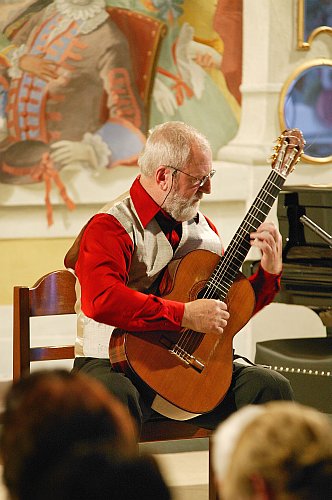 Štěpán Rak, Gitarren-Recital, 22. Juli 2005, Internationales Musikfestival Český Krumlov, Bildsquelle: © Auviex s.r.o., Foto: Libor Sváček