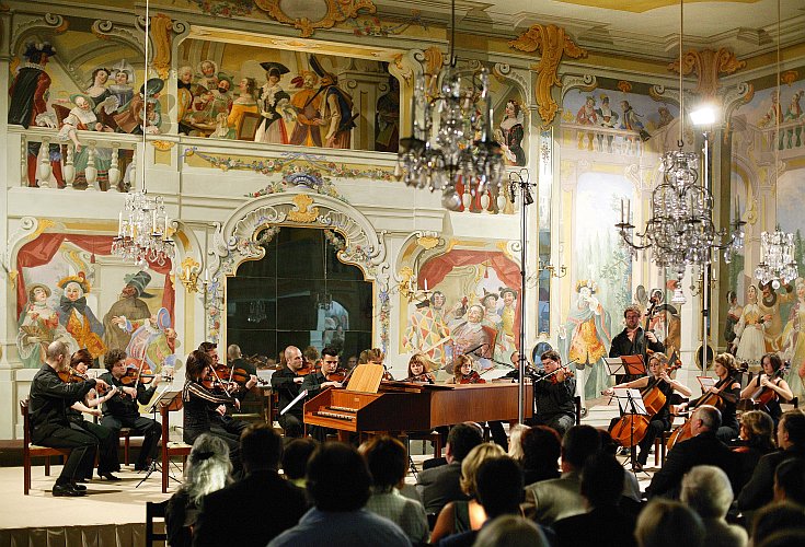 Mary Farbood a Talichův komorní orchestr, 5. srpna 2005, Mezinárodní hudební festival Český Krumlov, zdroj: © Auviex s.r.o., foto: Libor Sváček