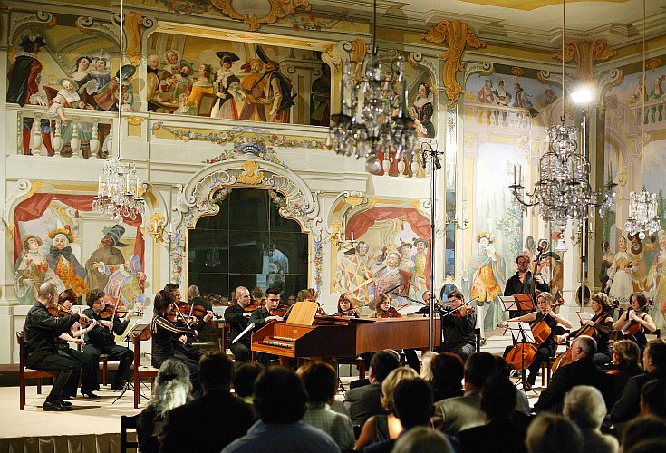 Mary Farbood und Talichs Kammerorchester, 5. August 2005, Internationales Musikfestival Český Krumlov, Bildsquelle: © Auviex s.r.o., Foto: Libor Sváček