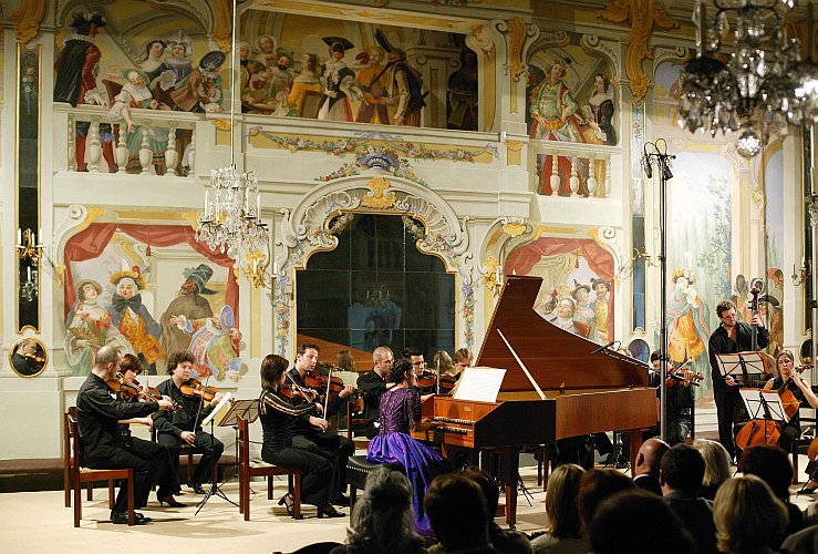 Mary Farbood a Talichův komorní orchestr, 5. srpna 2005, Mezinárodní hudební festival Český Krumlov, zdroj: © Auviex s.r.o., foto: Libor Sváček