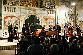 Mary Farbood und Talichs Kammerorchester, 5. August 2005, Internationales Musikfestival Český Krumlov, Bildsquelle: © Auviex s.r.o., Foto: Libor Sváček 