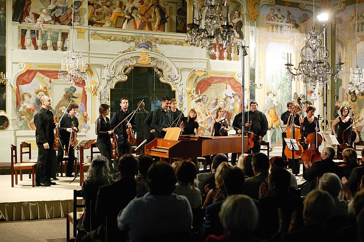 Mary Farbood und Talichs Kammerorchester, 5. August 2005, Internationales Musikfestival Český Krumlov, Bildsquelle: © Auviex s.r.o., Foto: Libor Sváček