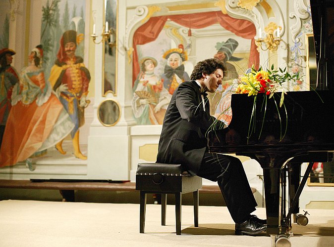 Sergey Kuznetzov (Rusko), klavírní recitál, 11. srpna 2005, Mezinárodní hudební festival Český Krumlov, zdroj: © Auviex s.r.o., foto: Libor Sváček