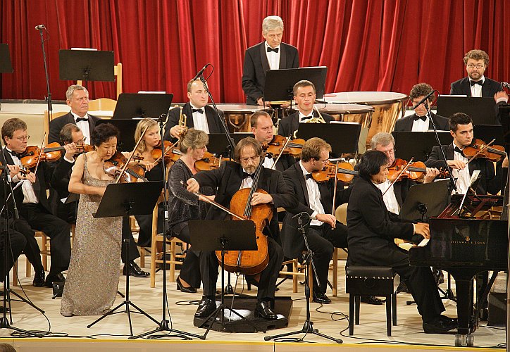 Robert Fuchs: Konzert für Klavier und Orchester (tschechische Premiere), 20. August 2005, Internationales Musikfestival Český Krumlov, Bildsquelle: © Auviex s.r.o., Foto: Libor Sváček