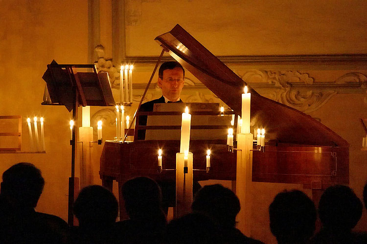 Irena Troupová - soprán, Jaroslav Tůma - kladívkový klavír, 6. srpna 2005, Královský hudební festival Zlatá Koruna, foto: © Lubor Mrázek