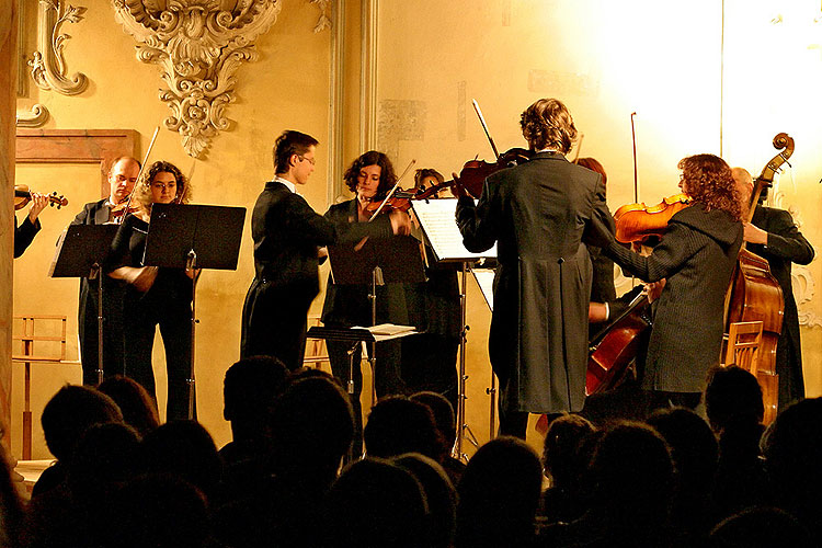 Czech Moravian Virtuosi, 13. srpna 2005, Královský hudební festival Zlatá Koruna, foto: © Lubor Mrázek