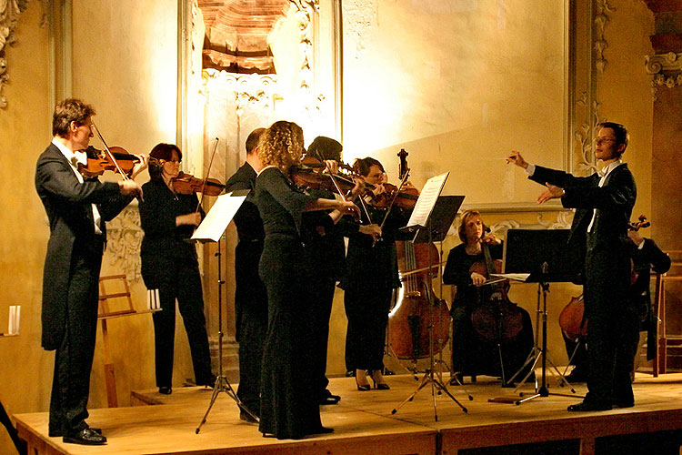 Czech Moravian Virtuosi, 13. srpna 2005, Královský hudební festival Zlatá Koruna, foto: © Lubor Mrázek