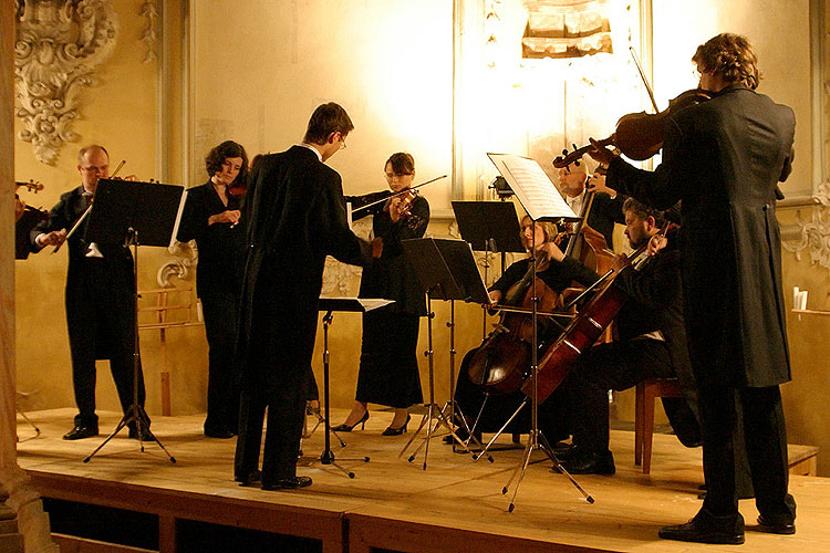 Czech Moravian Virtuosi, 13. srpna 2005, Královský hudební festival Zlatá Koruna, foto: © Lubor Mrázek