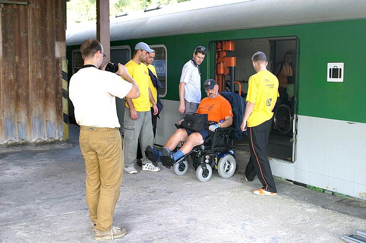Příjezd vlaku R 647 Šumava, Den s handicapem - Den bez bariér Český Krumlov, 10. září 2005, foto: © Lubor Mrázek