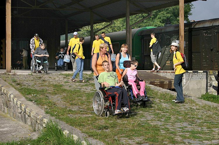 Příjezd vlaku R 647 Šumava, Den s handicapem - Den bez bariér Český Krumlov, 10. září 2005, foto: © Lubor Mrázek