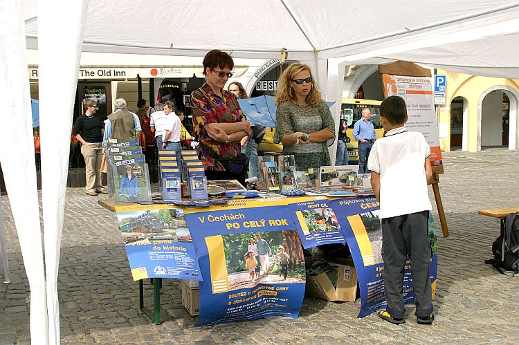 České dráhy, program a setkání v centru města Český Krumlov, Den s handicapem - Den bez bariér Český Krumlov, 10. září 2005, foto: © Lubor Mrázek