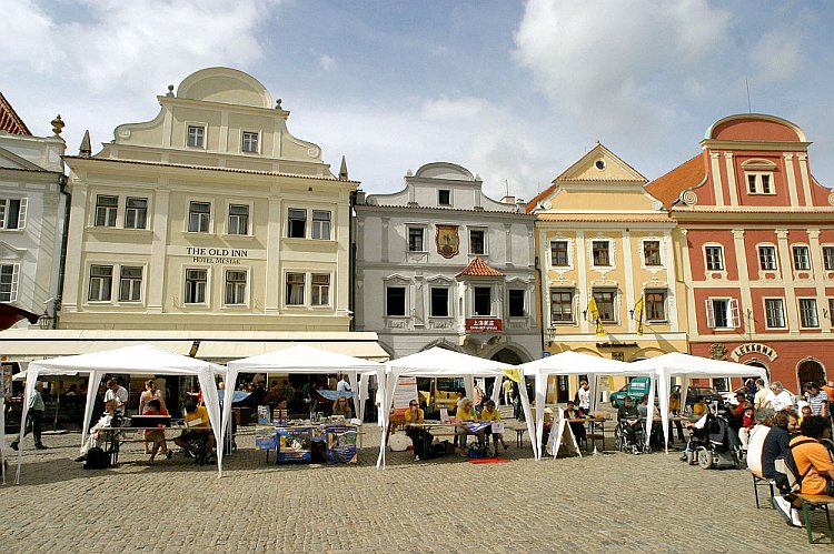 Program a setkání v centru města Český Krumlov, Den s handicapem - Den bez bariér Český Krumlov, 10. září 2005, foto: © Lubor Mrázek