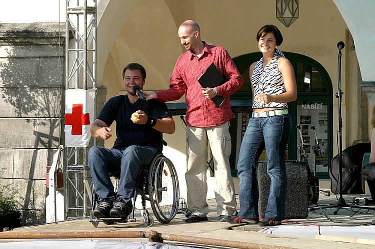 Program a setkání v centru města Český Krumlov, Den s handicapem - Den bez bariér Český Krumlov, 10. září 2005, foto: © Lubor Mrázek