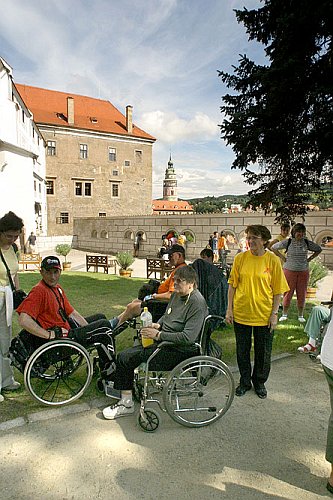 Prohlídka zámeckého barokního divadla, Den s handicapem - Den bez bariér Český Krumlov, 10. září 2005, foto: © Lubor Mrázek