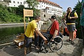 Vyhlídková plavba na voru, Den s handicapem - Den bez bariér Český Krumlov, 10. září 2005, foto: © Lubor Mrázek 