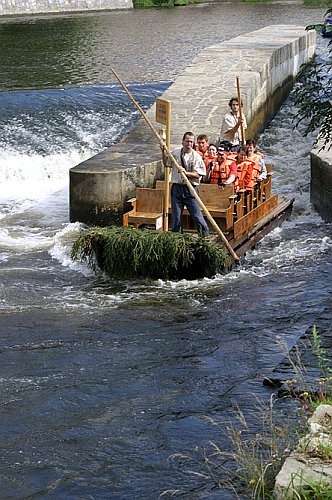 Vyhlídková plavba na voru, Den s handicapem - Den bez bariér Český Krumlov, 10. září 2005, foto: © Lubor Mrázek