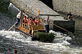 Vyhlídková plavba na voru, Den s handicapem - Den bez bariér Český Krumlov, 10. září 2005, foto: © Lubor Mrázek 