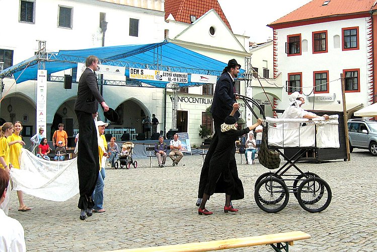 Vystoupení divadla Kvelb, Den s handicapem - Den bez bariér Český Krumlov, 11. září 2005, foto: © Miroslav Votřel