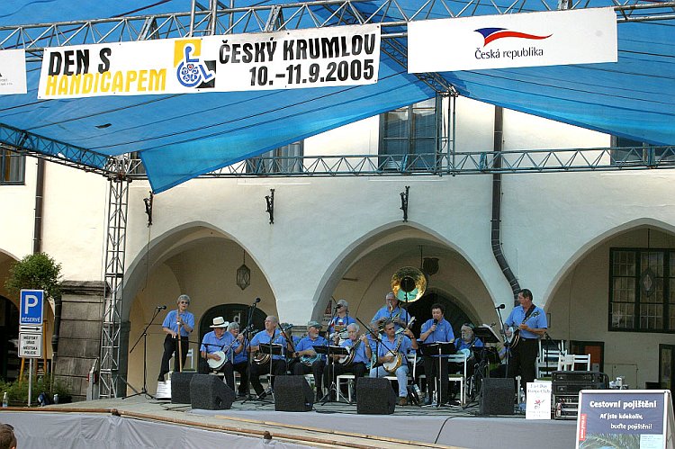 East Bay Banjo Club (USA, California, Orinda), Den s handicapem - Den bez bariér Český Krumlov, 11. září 2005, foto: © Lubor Mrázek