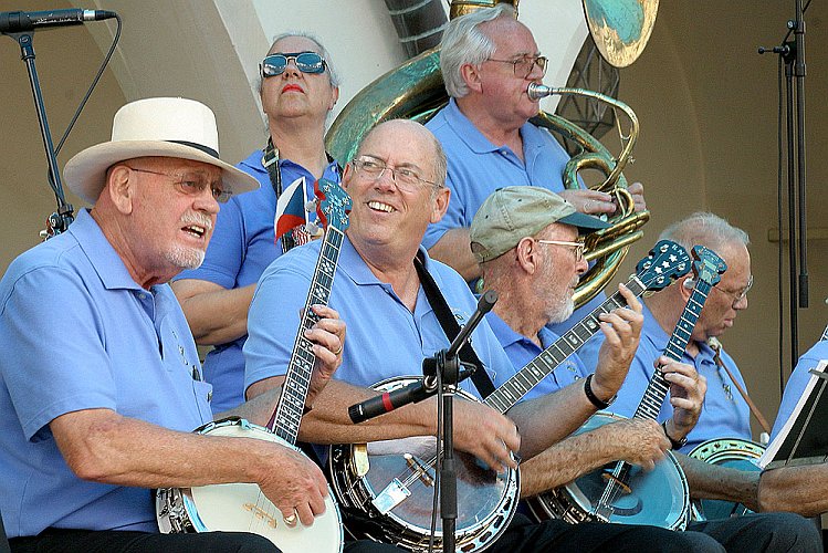 East Bay Banjo Club (USA, California, Orinda), Den s handicapem - Den bez bariér Český Krumlov, 11. září 2005, foto: © Lubor Mrázek