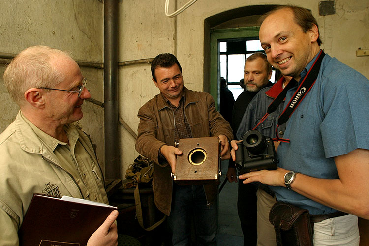 Návštěva Fotoateliéru Josefa Seidela, workshop Nové školy digitální fotografie, 18. září 2005, foto: © Lubor Mrázek