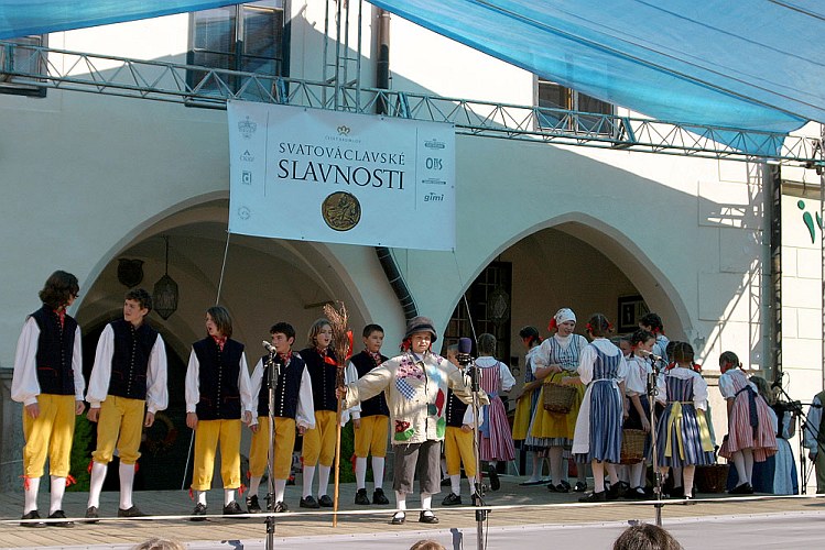 Přehlídka dětských folklórních souborů, Svatováclavské slavností 2005 v Českém Krumlově, foto: © Lubor Mrázek